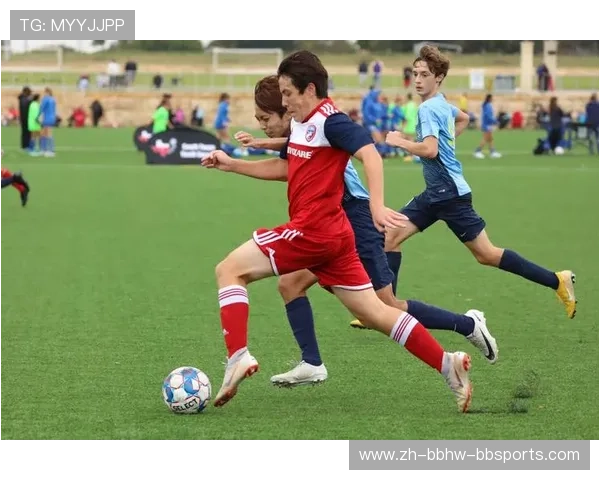 足球比赛中的精准定位与快速进攻